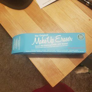 NIB The Original MakeUp Eraser in Chill Blue